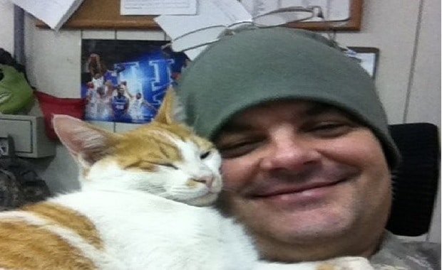 Soldier Gives Stray Cat From Kuwait A New Home in the USA