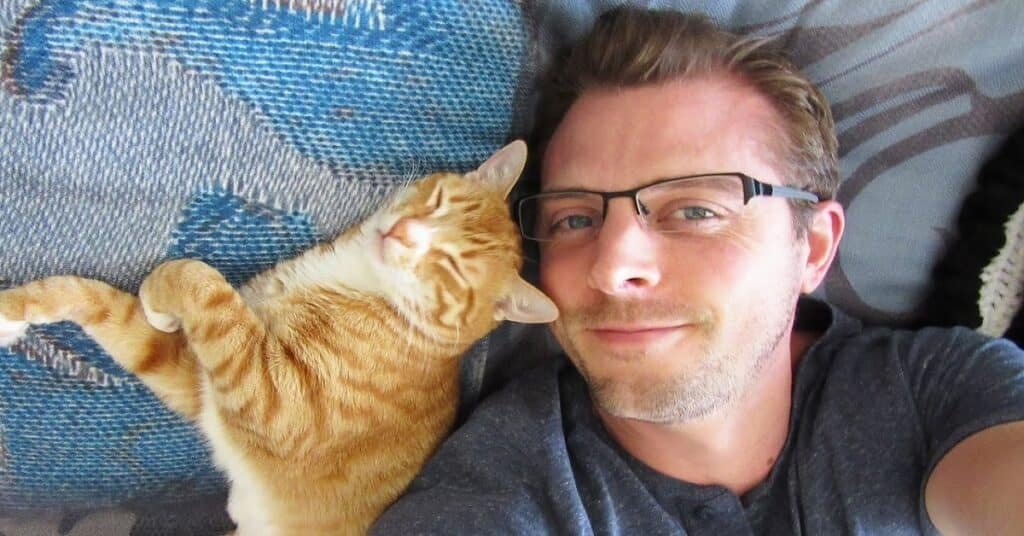 20+ Men Prove That Cat Dads Are Just Too Cool!